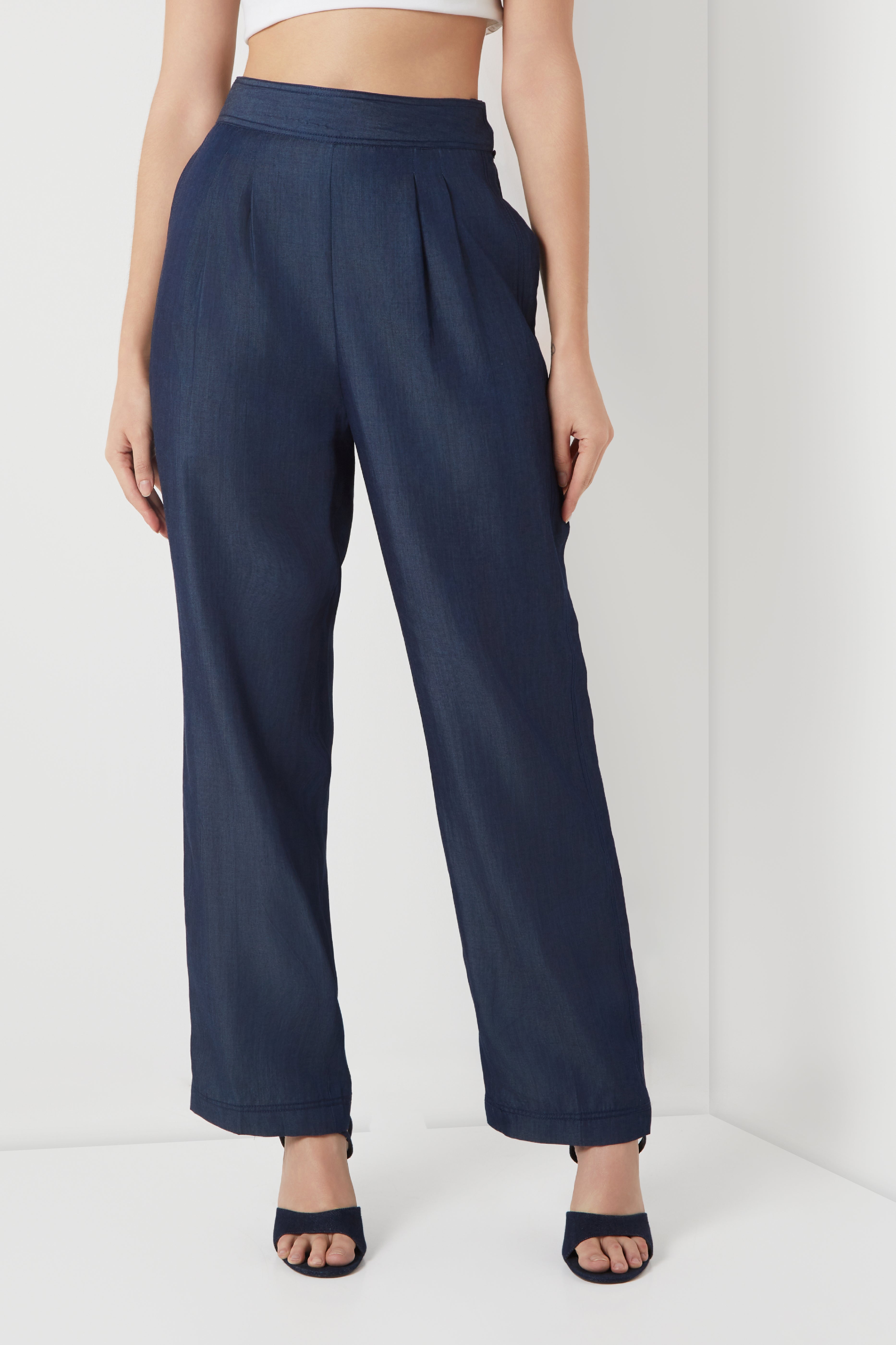 Tencel denim pleated trousers