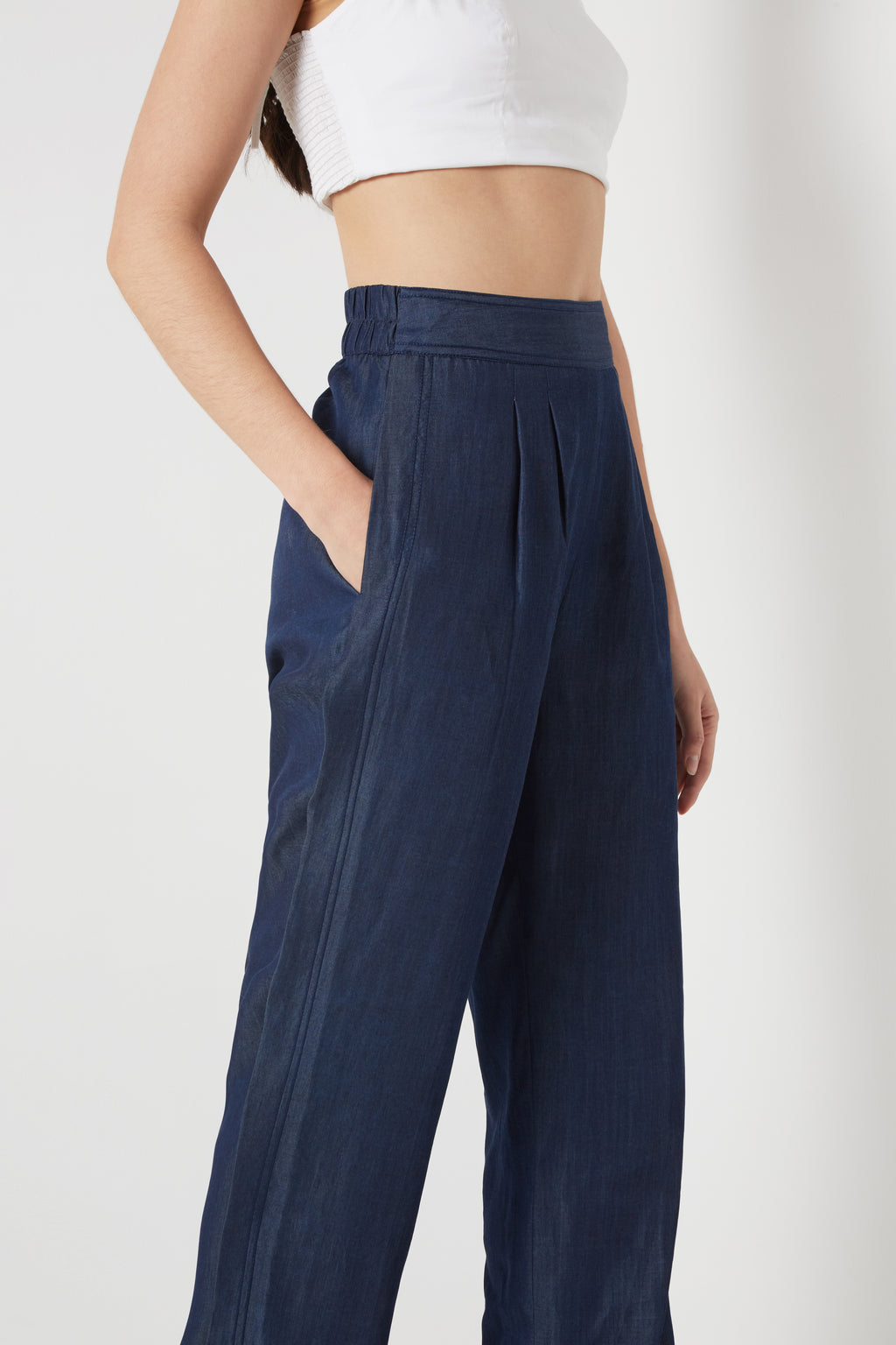 Tencel denim pleated trousers