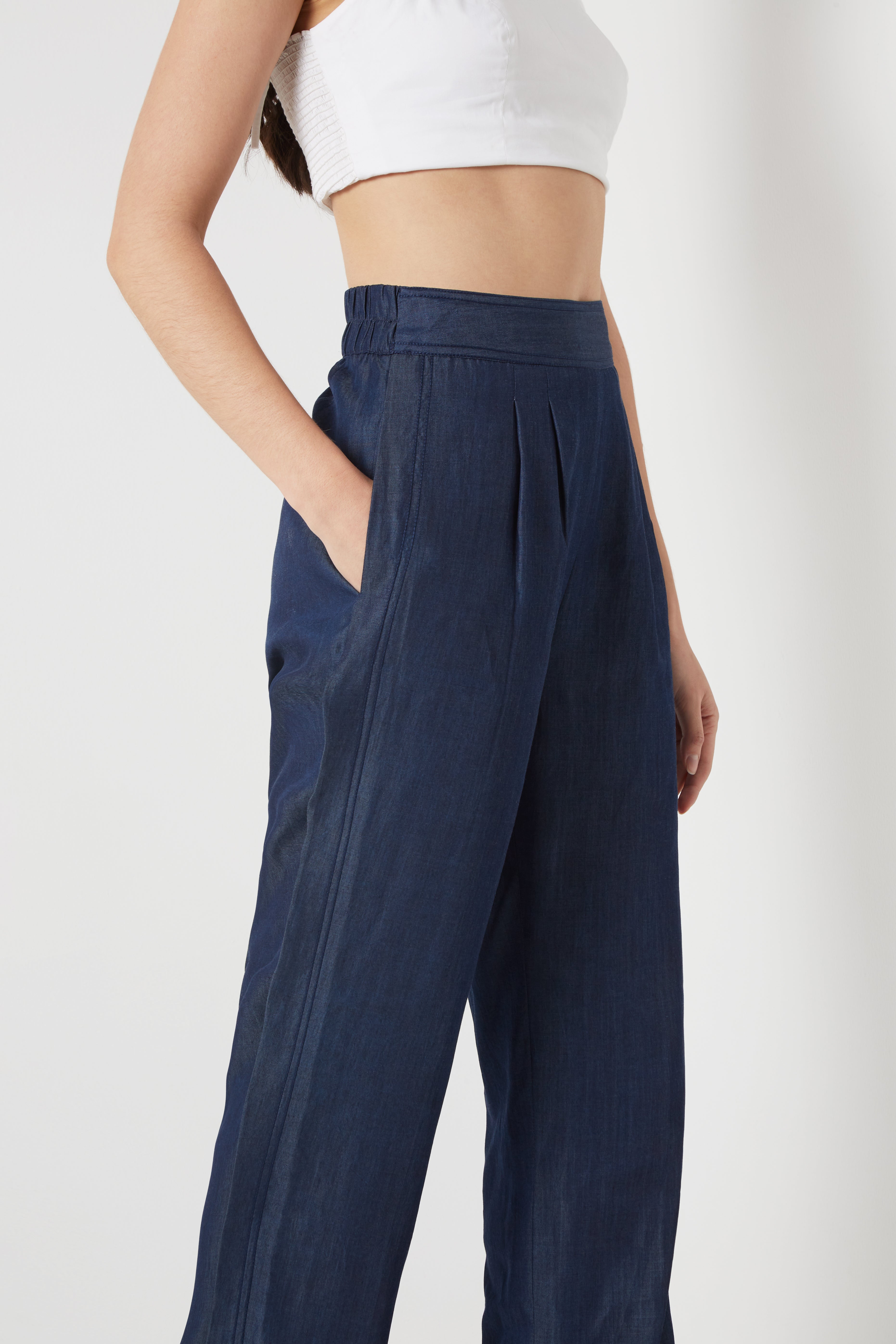 Tencel denim pleated trousers