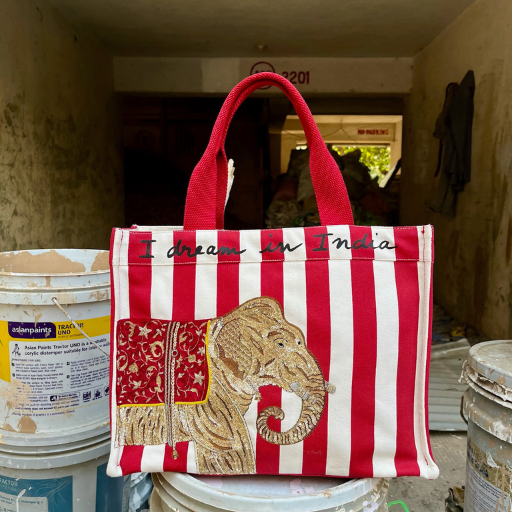 Tara (Vermillion Red)