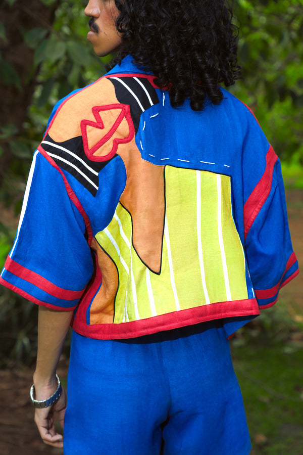 LADY IN LINEN SHIRT - MULTICOLOUR