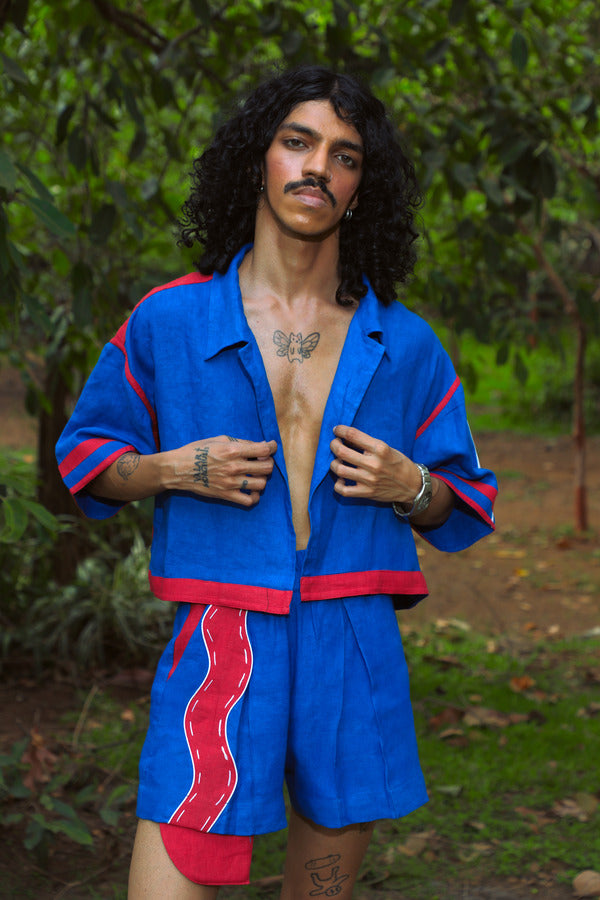 LADY IN LINEN SHIRT - MULTICOLOUR