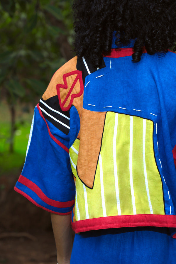 LADY IN LINEN SHIRT - MULTICOLOUR