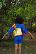 LADY IN LINEN SHIRT - MULTICOLOUR