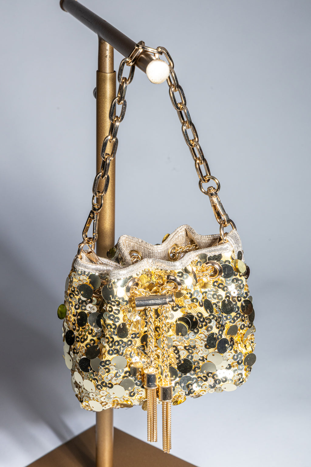 Aura bucket bag gold