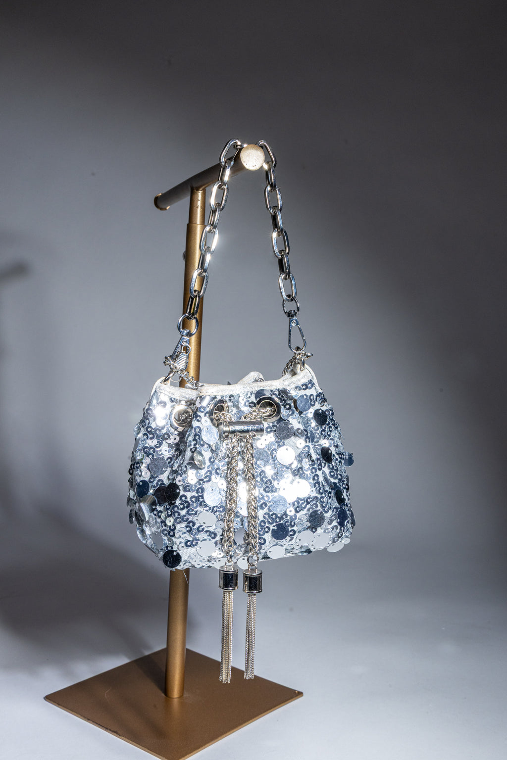 Aura bucket bag silver