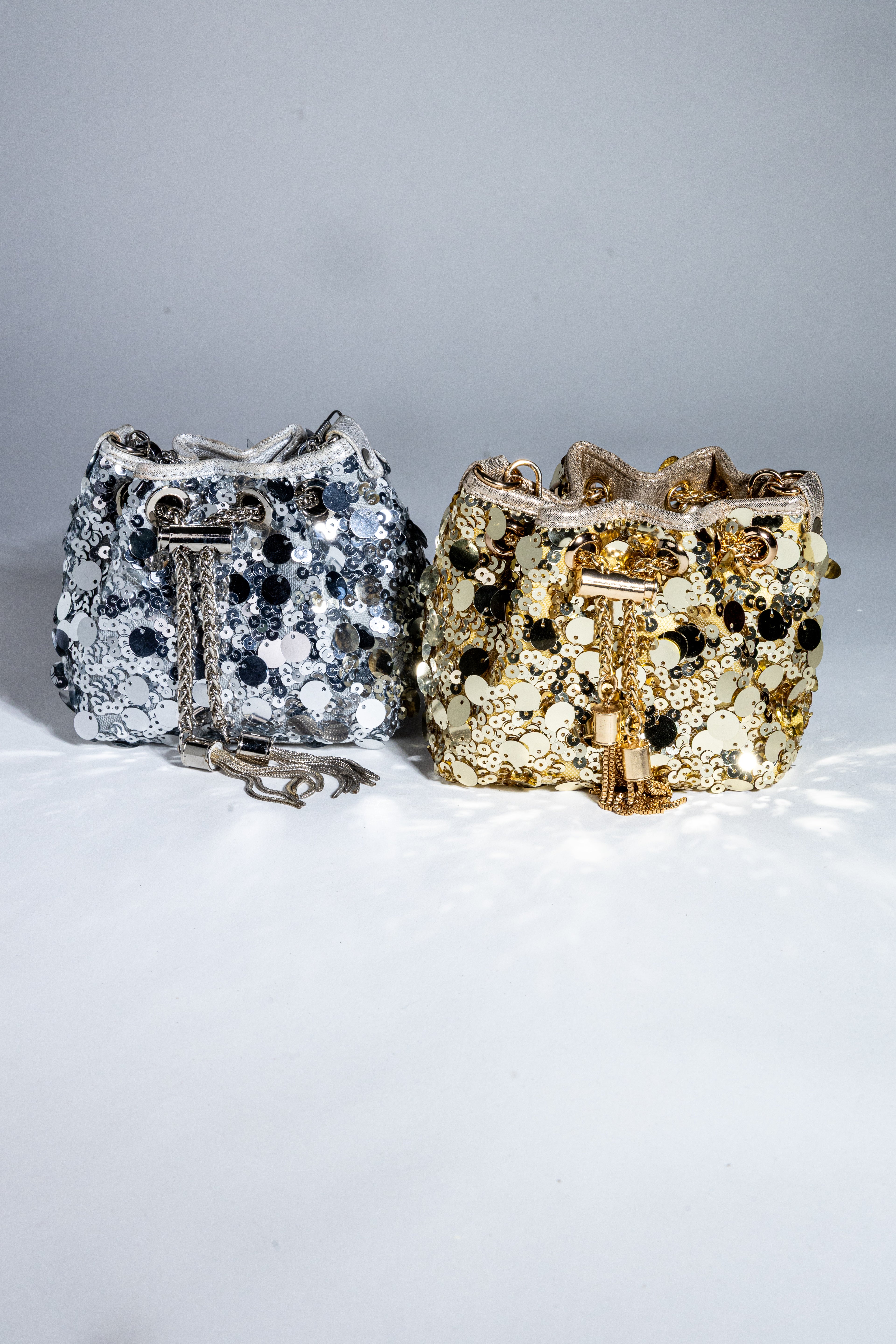 Aura bucket bag gold