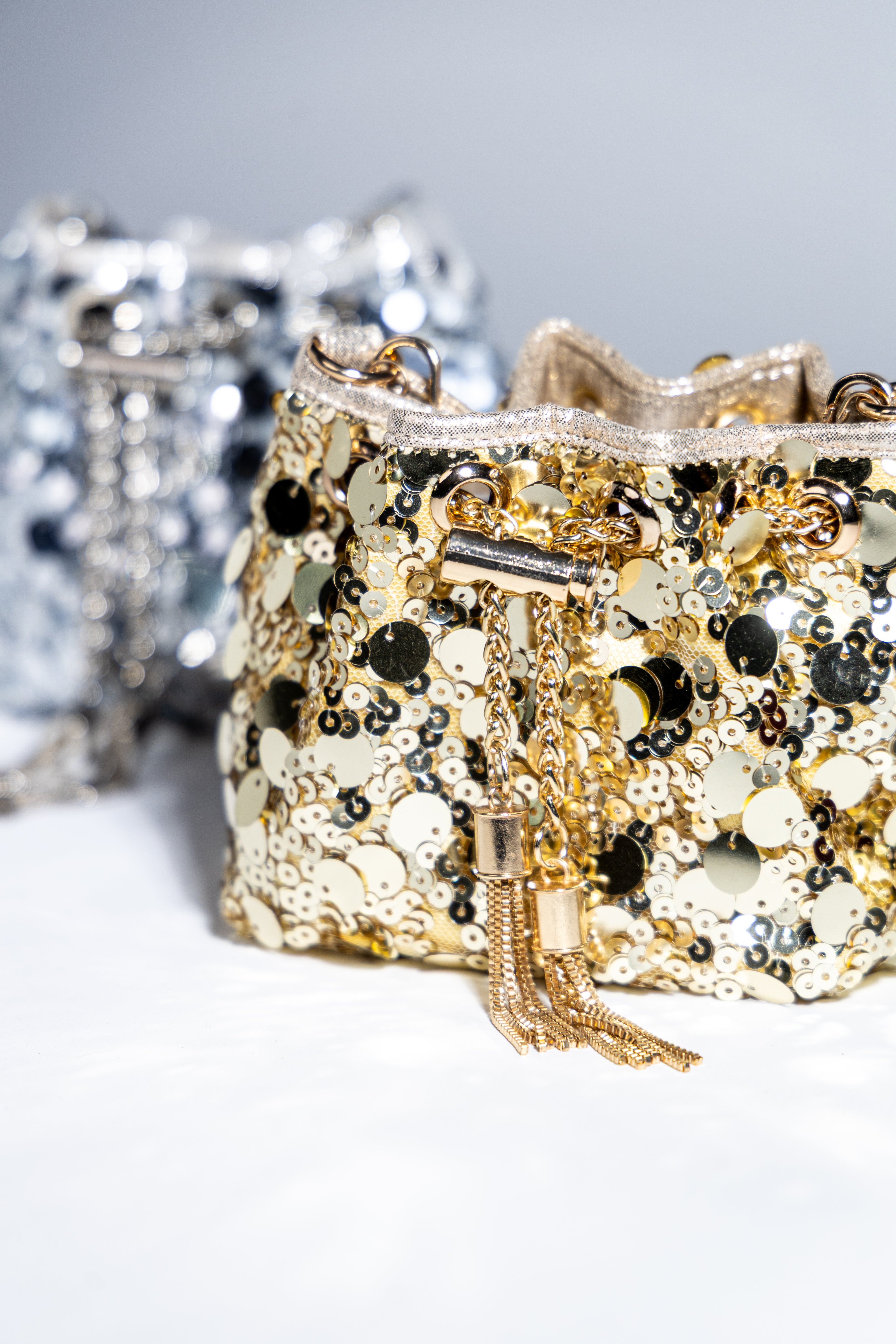 Aura bucket bag gold