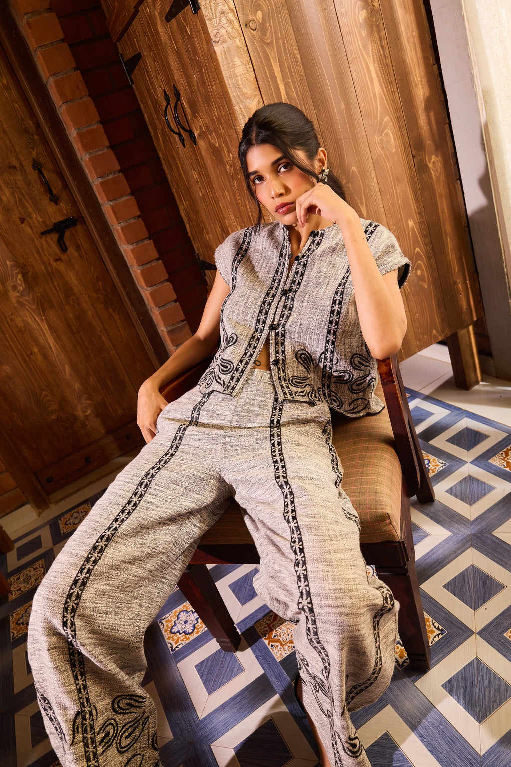 Chaqueta corta bordada de tweed de verano