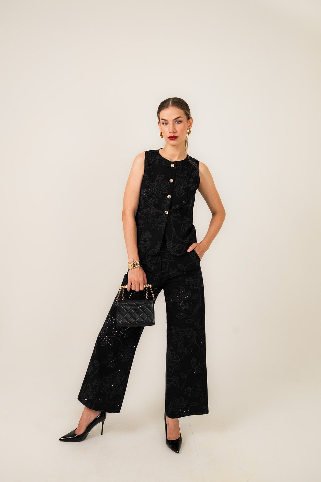Eclipse Embroidered Set