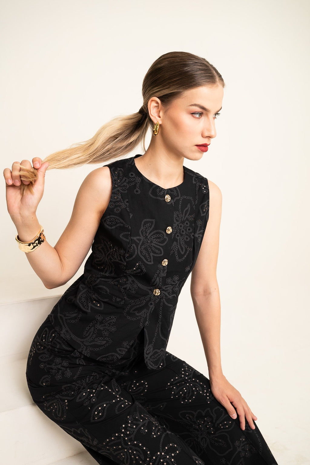 Eclipse Embroidered Set
