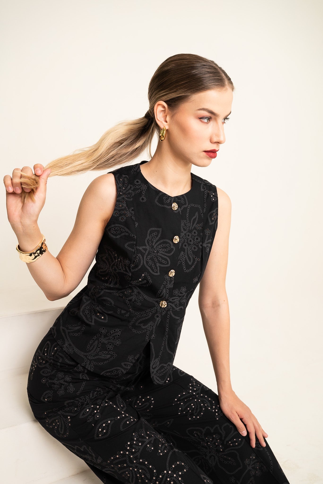 Eclipse Embroidered Set