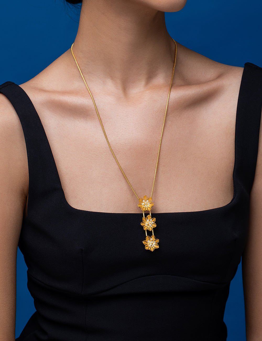 Pearly Golden Flower Triple Pendant Necklace - Gold