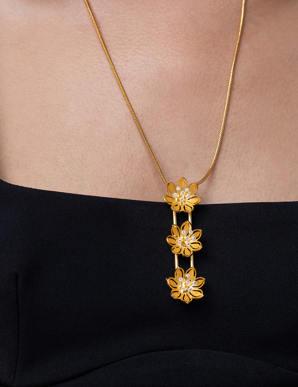 Pearly Golden Flower Triple Pendant Necklace - Gold