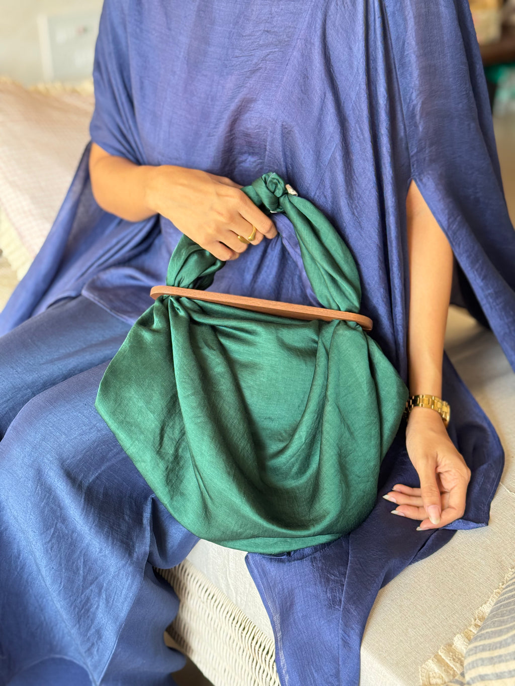 SILK HEIRLOOM TALE - EVERGREEN