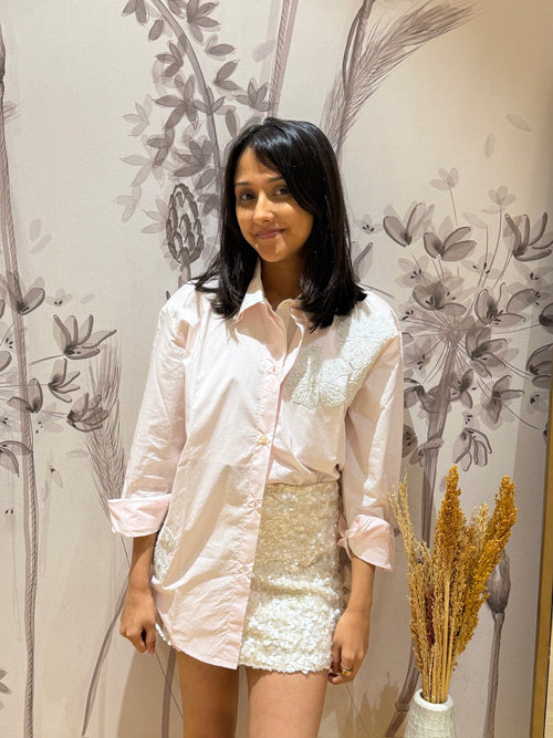 Camisa de flores rosadas