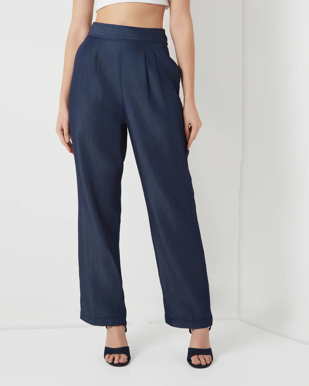 Tencel denim pleated trousers