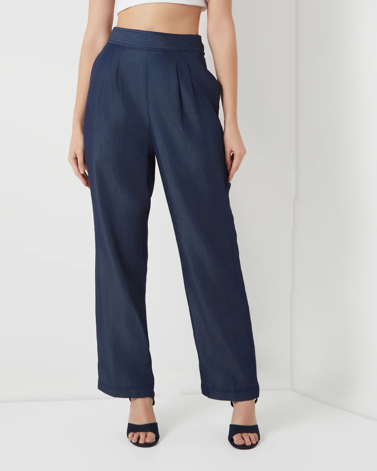 Tencel denim pleated trousers