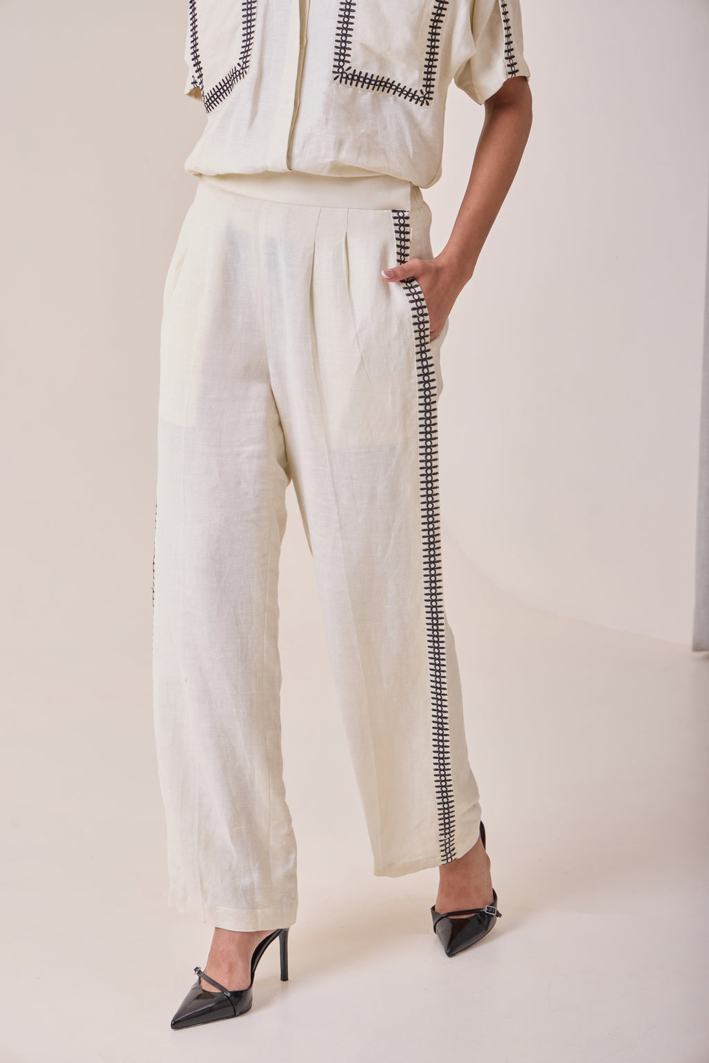 Linen Thread-Work Pants