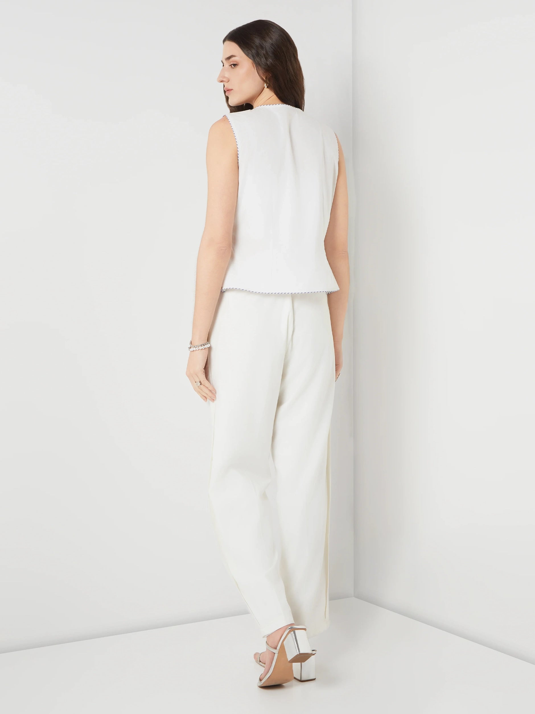 Handcrafed tie-up vest