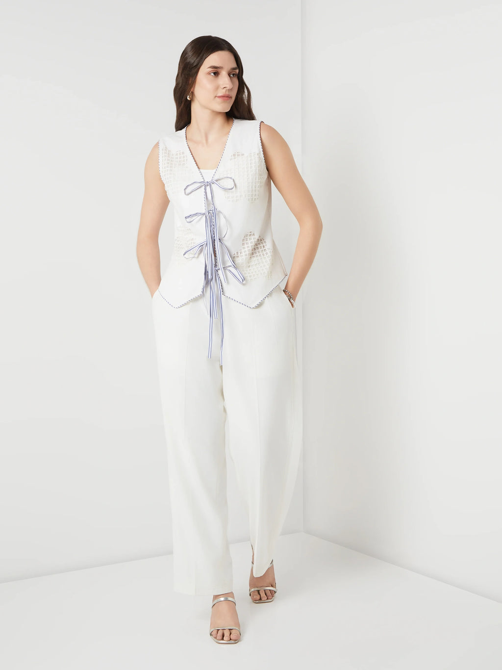 Handcrafed tie-up vest