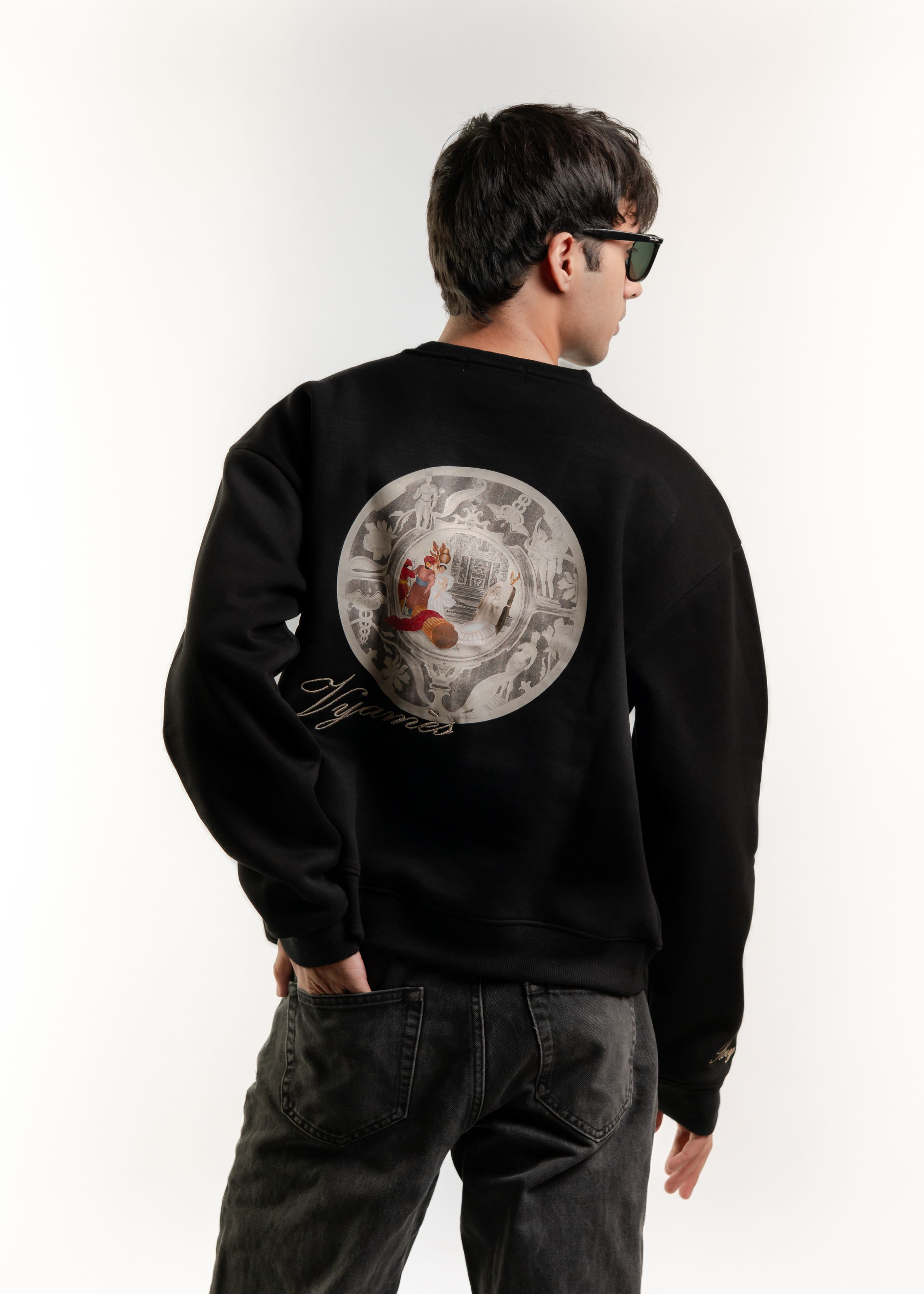 Noir vault classic premium sweatshirt